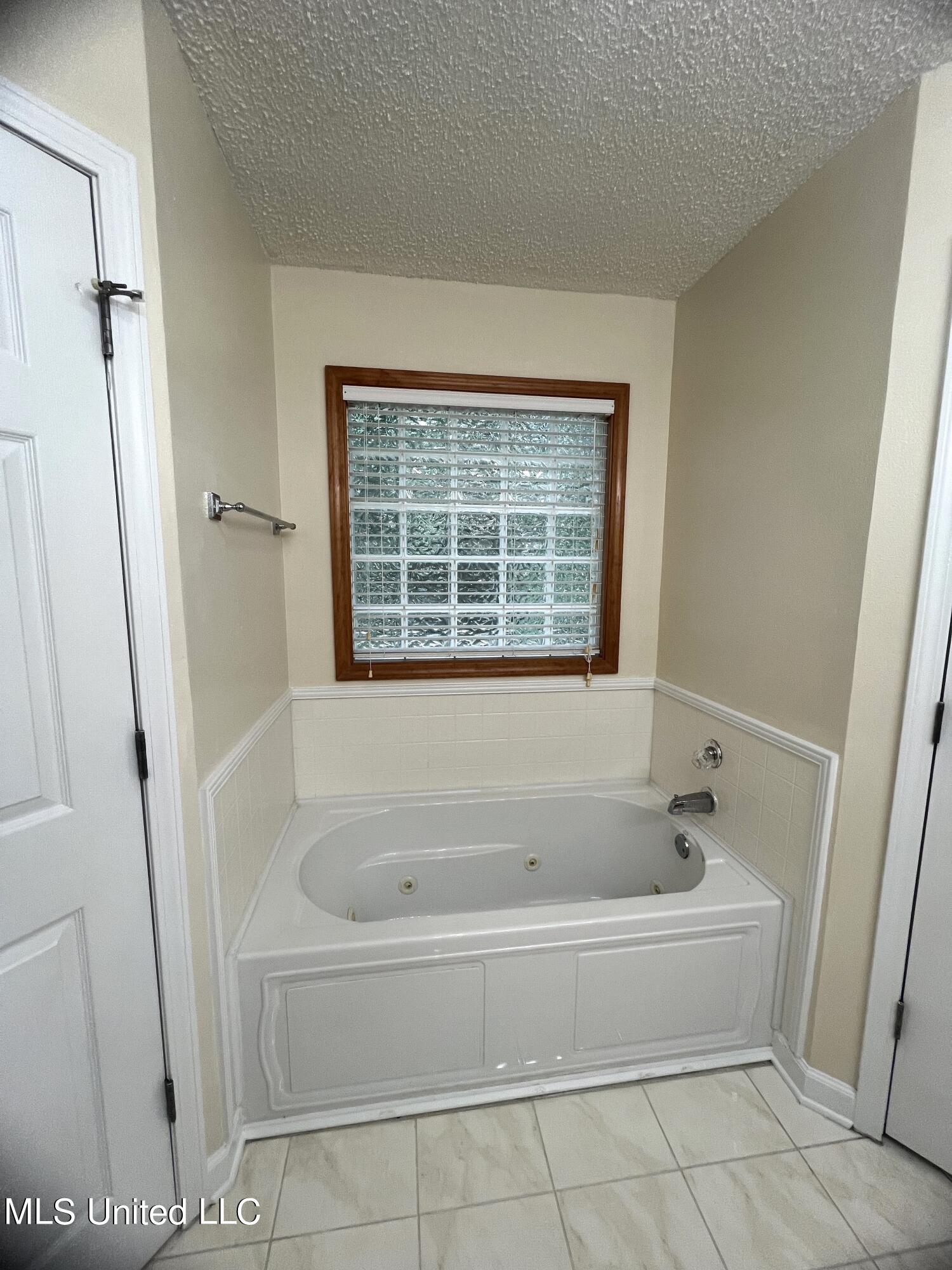 1421 Spruce Street Ocean Springs, MS 39564 - Photo 17 of 21 1421 Spruce 18