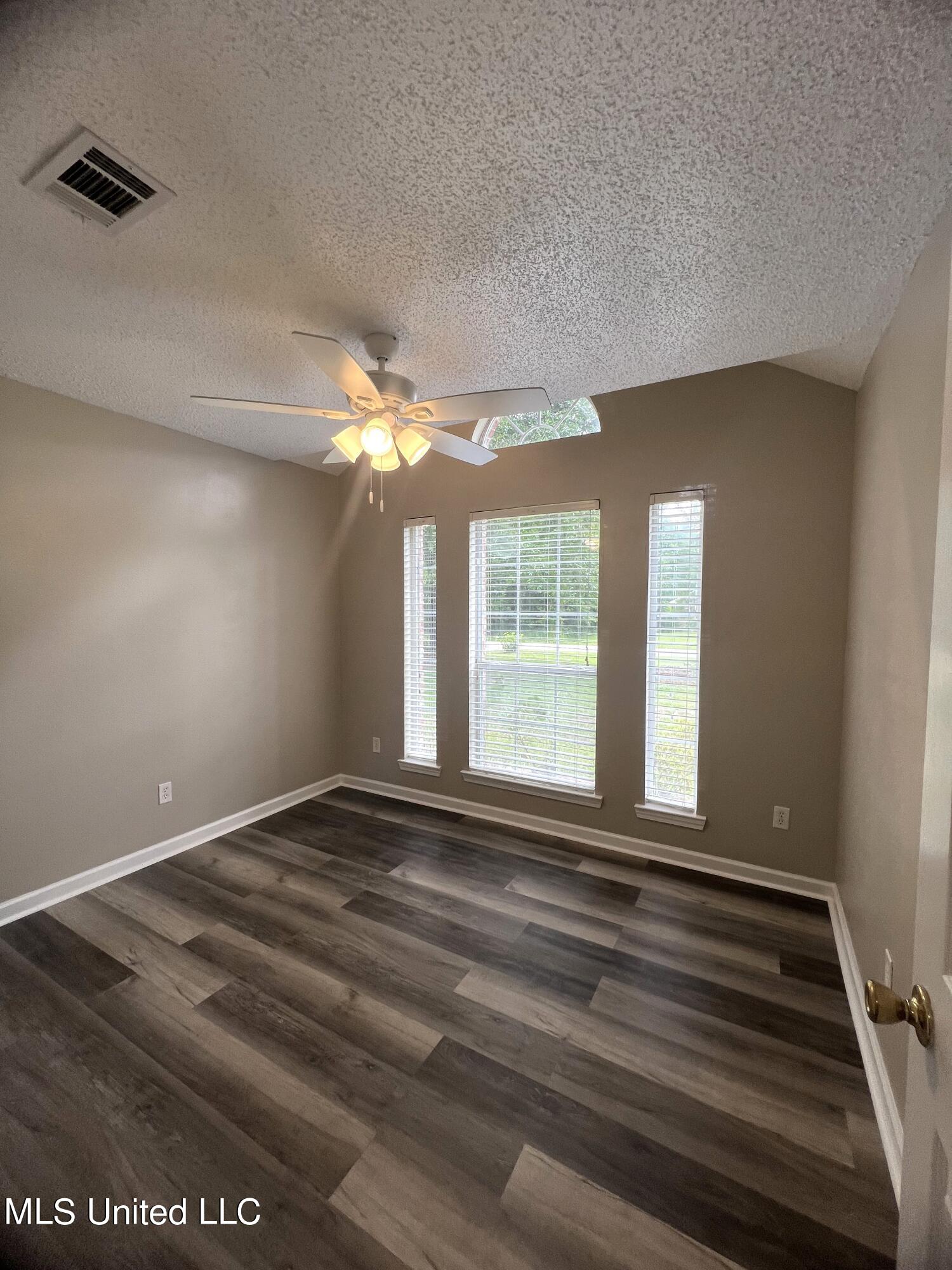 1421 Spruce Street Ocean Springs, MS 39564 - Photo 4 of 21 1421 Spruce 4