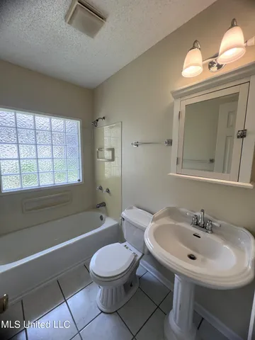 $1,775 | 1421 Spruce Street, Ocean Springs, MS 39564