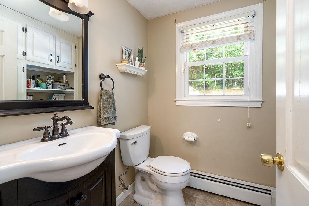 69 Chase Road Londonderry, NH 03053 - Photo 11 of 25