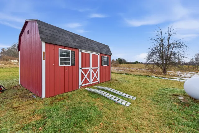 $278,000 | 14950 Pine Lake Avenue Northeast, Cedar Springs, MI 49319