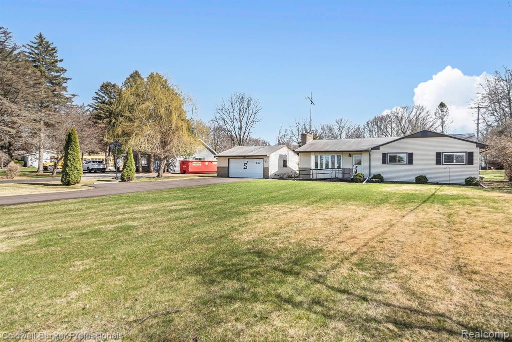 354 East River Road Flushing, MI 48433 - Photo 3 of 25