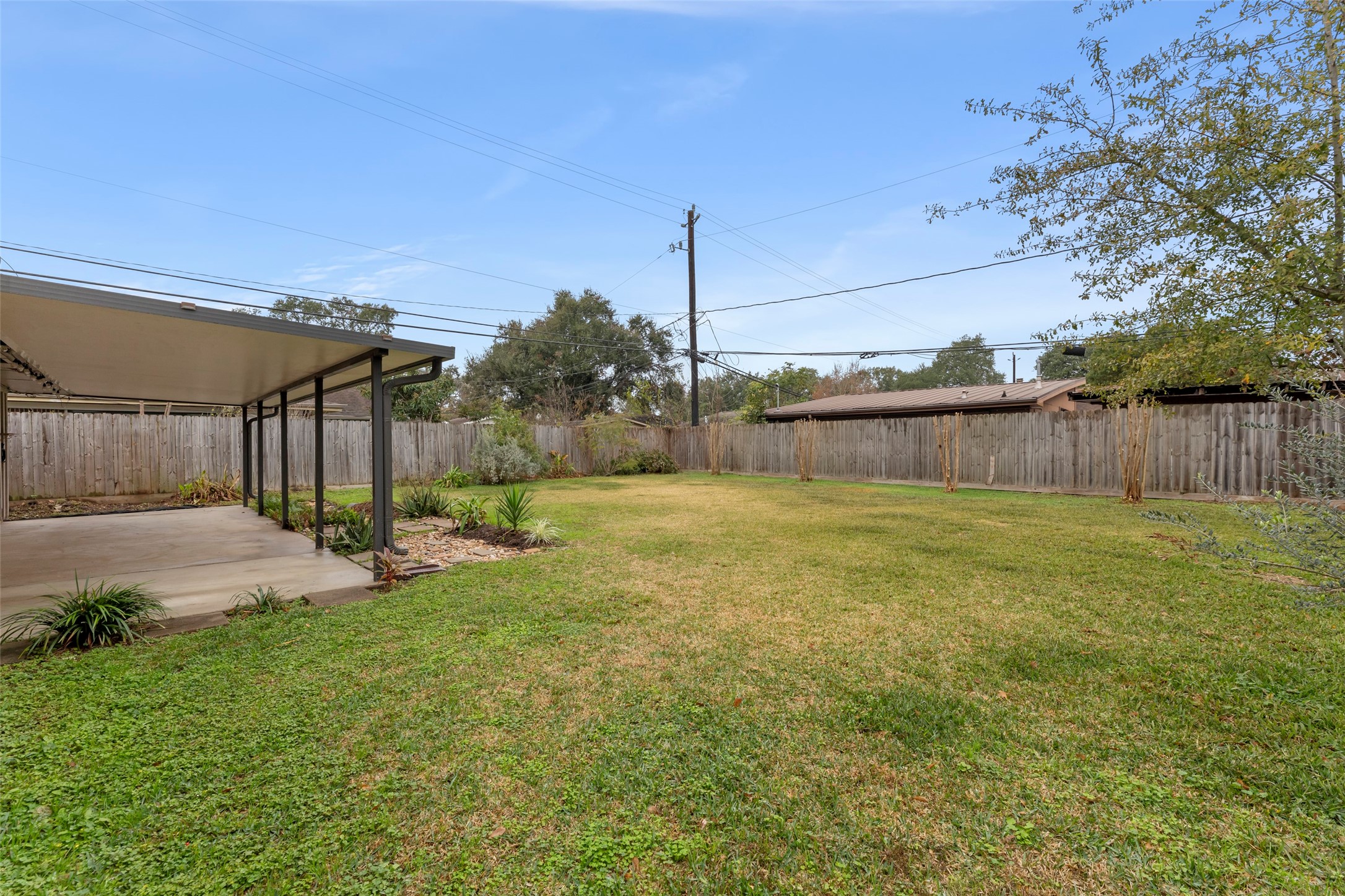 6148 Indigo Street Houston, TX 77074 - Photo 18 of 37 a backyard of a house with table and chairs