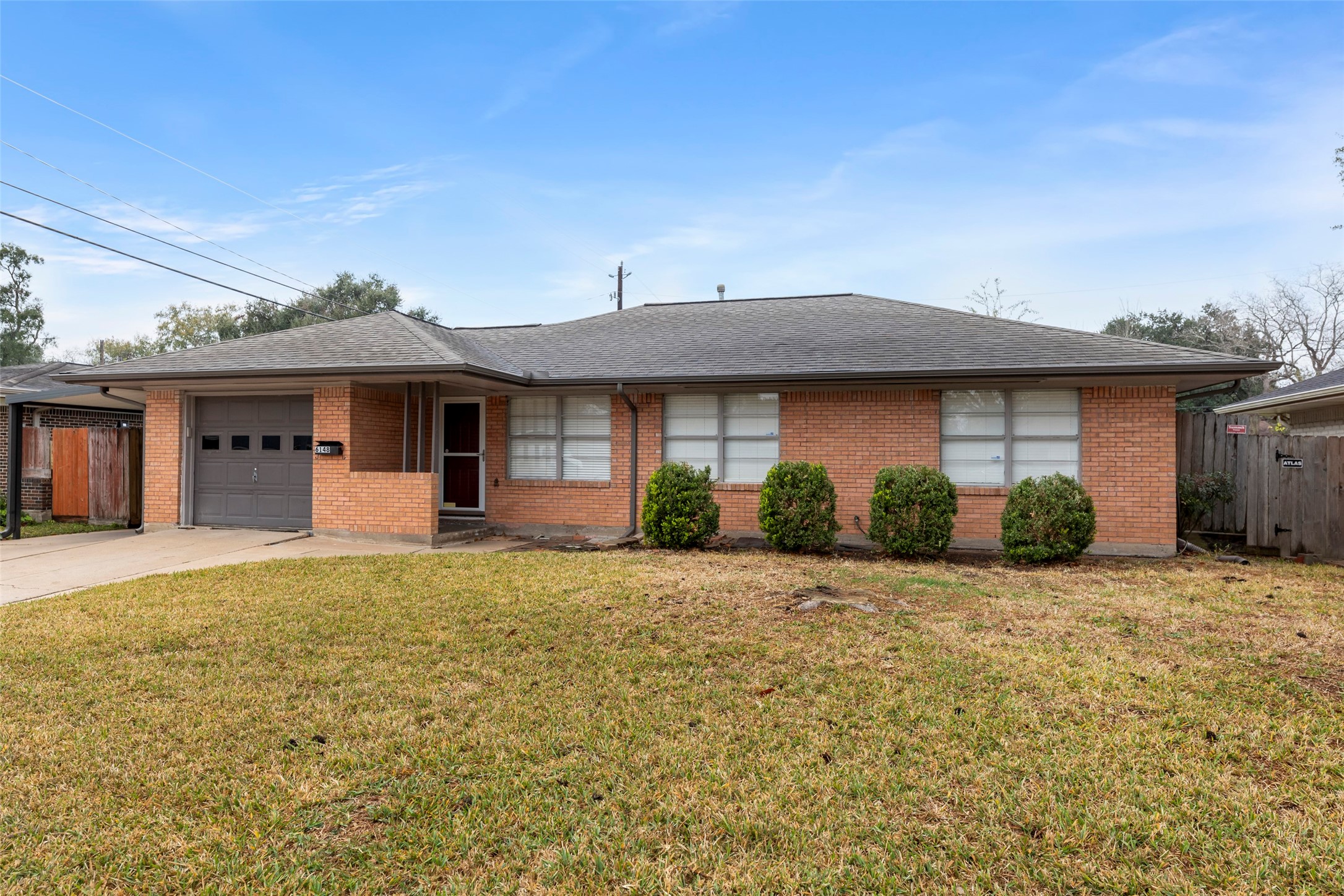 6148 Indigo Street Houston, TX 77074 - Photo 4 of 37 a front view of a house with a garden