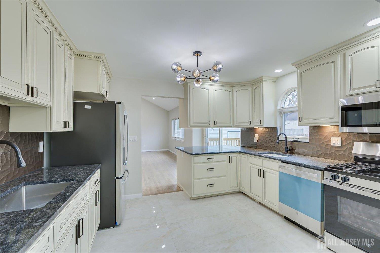 22 Price Drive Edison, NJ 08817 - Photo 14 of 41