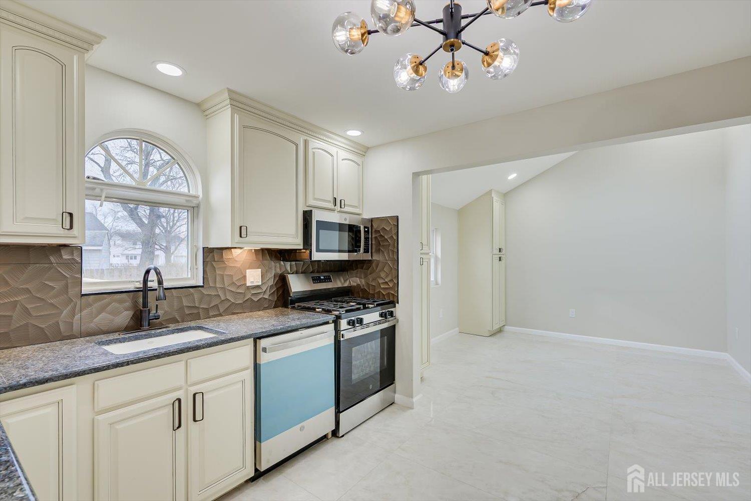 22 Price Drive Edison, NJ 08817 - Photo 16 of 41