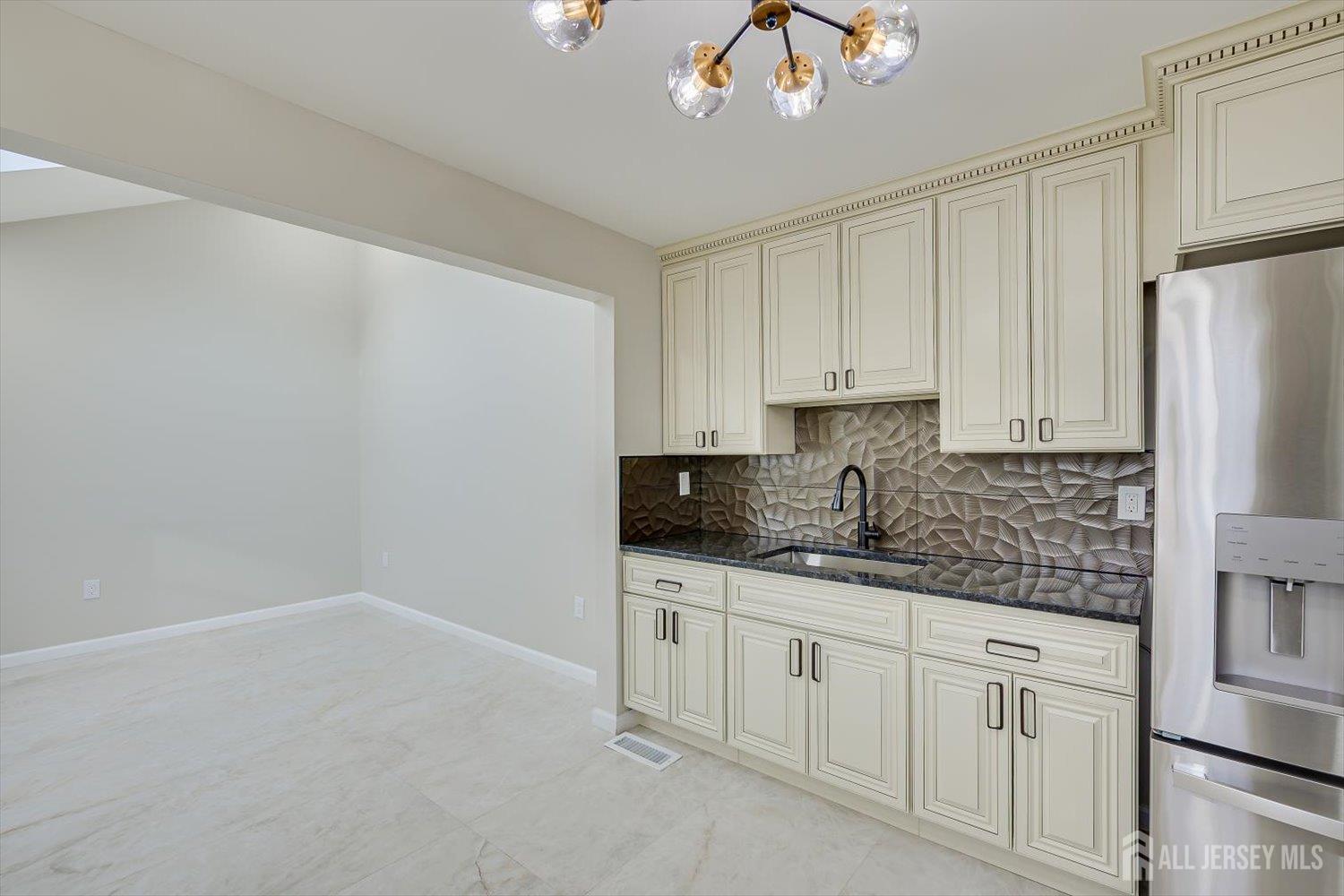 22 Price Drive Edison, NJ 08817 - Photo 17 of 41