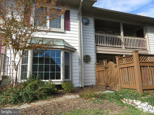 $2,195 | 6124 A Essex House Square, Alexandria, VA 22310