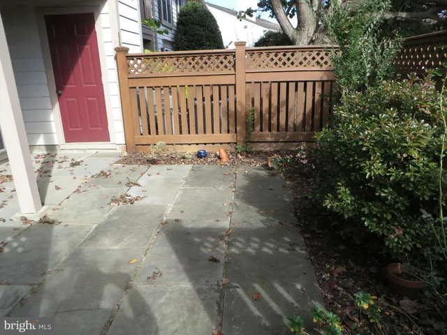 $2,195 | 6124 A Essex House Square, Alexandria, VA 22310