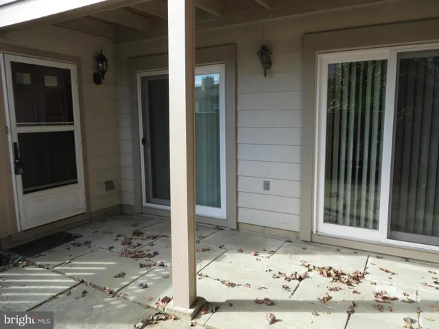 $2,195 | 6124 A Essex House Square, Alexandria, VA 22310