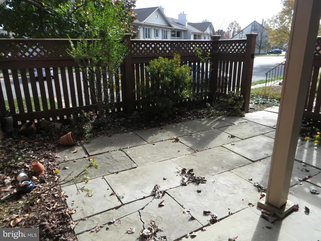 $2,195 | 6124 A Essex House Square, Alexandria, VA 22310