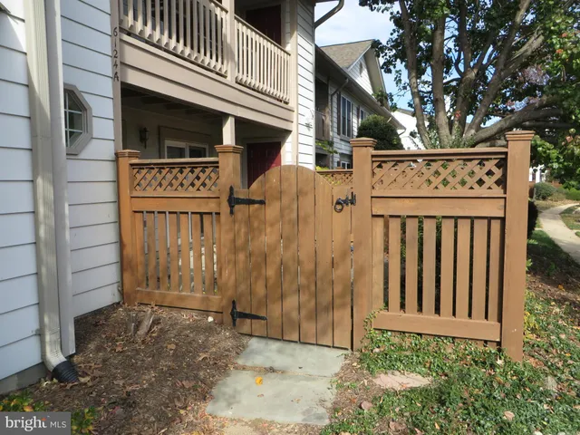 $2,195 | 6124 A Essex House Square, Alexandria, VA 22310