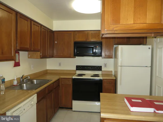 $2,195 | 6124 A Essex House Square, Alexandria, VA 22310