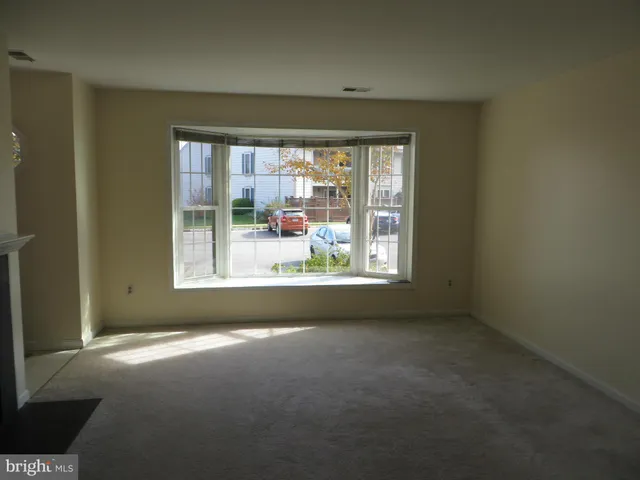 $2,195 | 6124 A Essex House Square, Alexandria, VA 22310