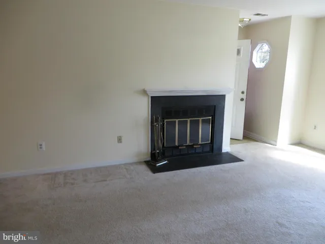 $2,195 | 6124 A Essex House Square, Alexandria, VA 22310