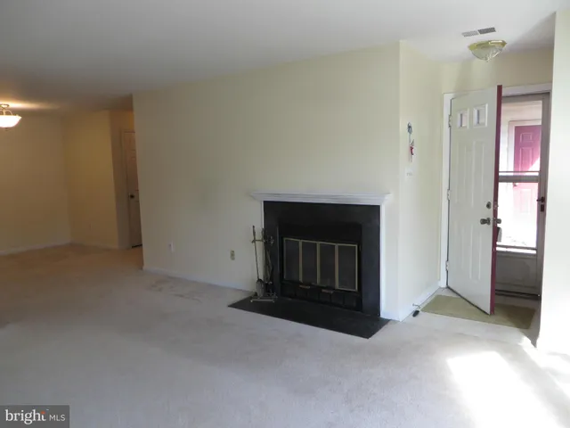 $2,195 | 6124 A Essex House Square, Alexandria, VA 22310