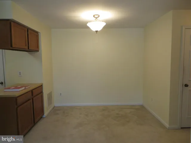 $2,195 | 6124 A Essex House Square, Alexandria, VA 22310