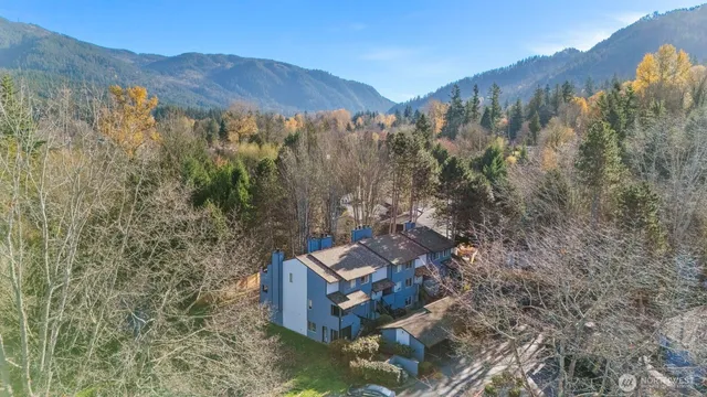 $399,900 | 170 Newport Way Northwest, Unit D32, Issaquah, WA 98027