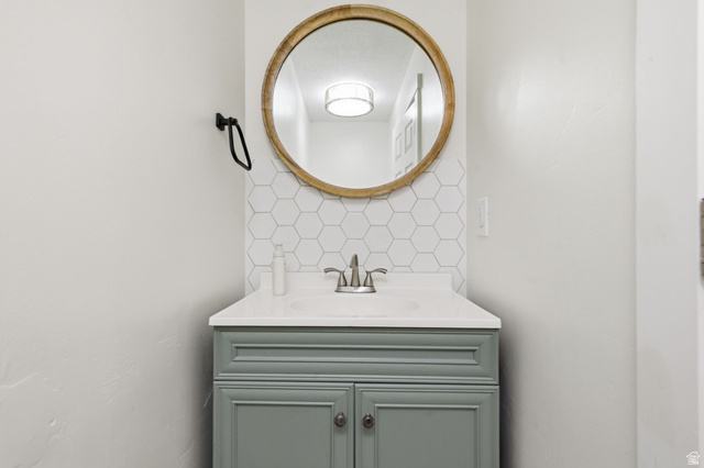 15119 Eagle Chase Drive Draper, UT 84020 - Photo 16 of 66 Half bath
