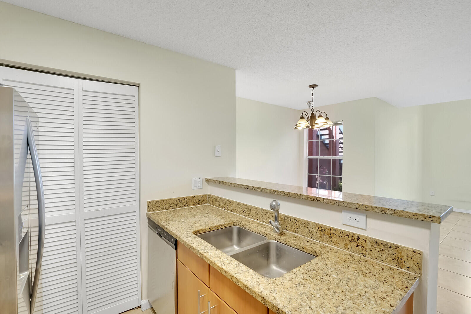 1385 Crystal Way, Unit M Delray Beach, FL 33444 - Photo 13 of 29 Kitchen