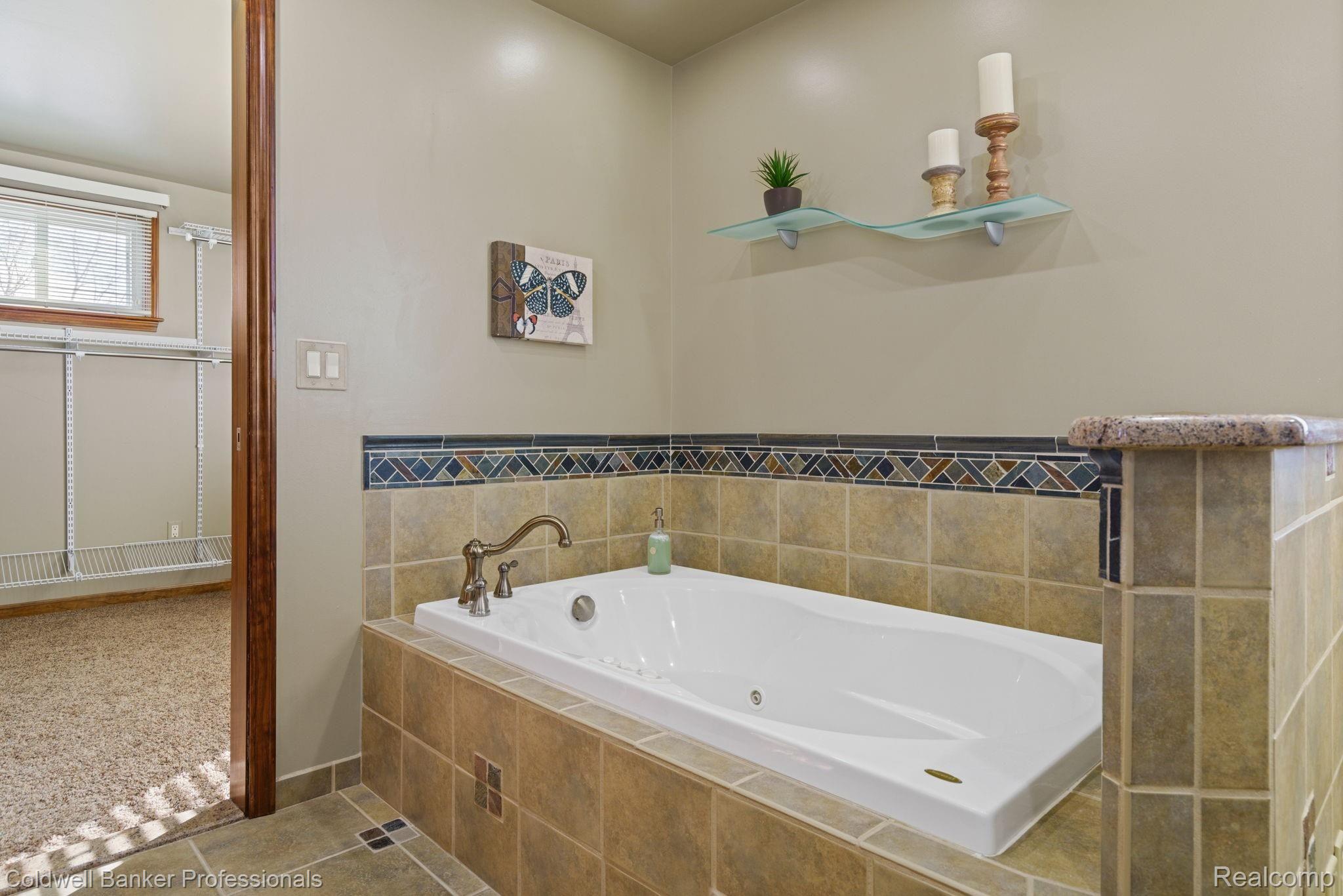 615 Bucknell Court Rochester, MI 48309 - Photo 27 of 43 Heated jacuzzi so you can stay in for hours!