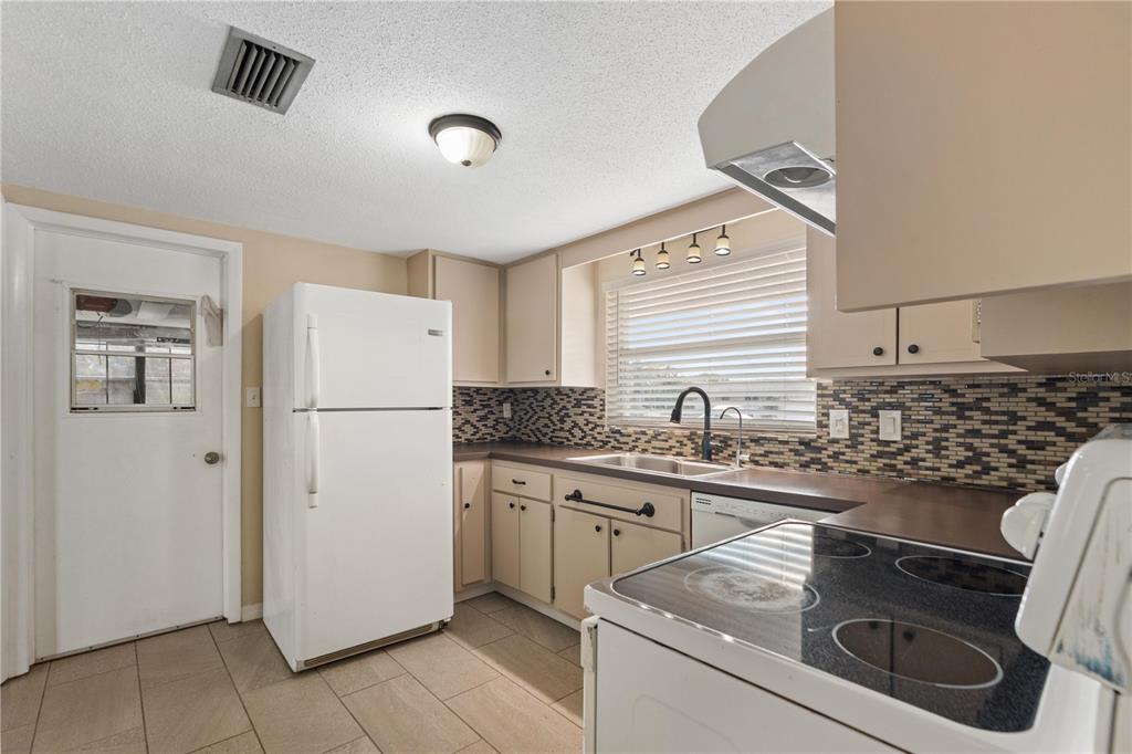 10124 Orchid Drive Port Richey, FL 34668 - Photo 11 of 29