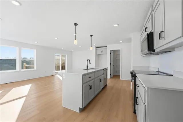 $320,270 | 1335 South 4th Street East, Louisburg, KS 66053