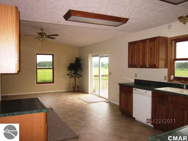 11221 East Colby Road Crystal, MI 48818 - Photo 3 of 20 1771555-2.JPG