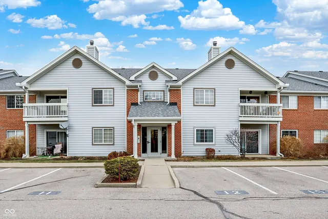 $185,000 | 8418 Glenwillow Lane, Unit 103, Indianapolis, IN 46278