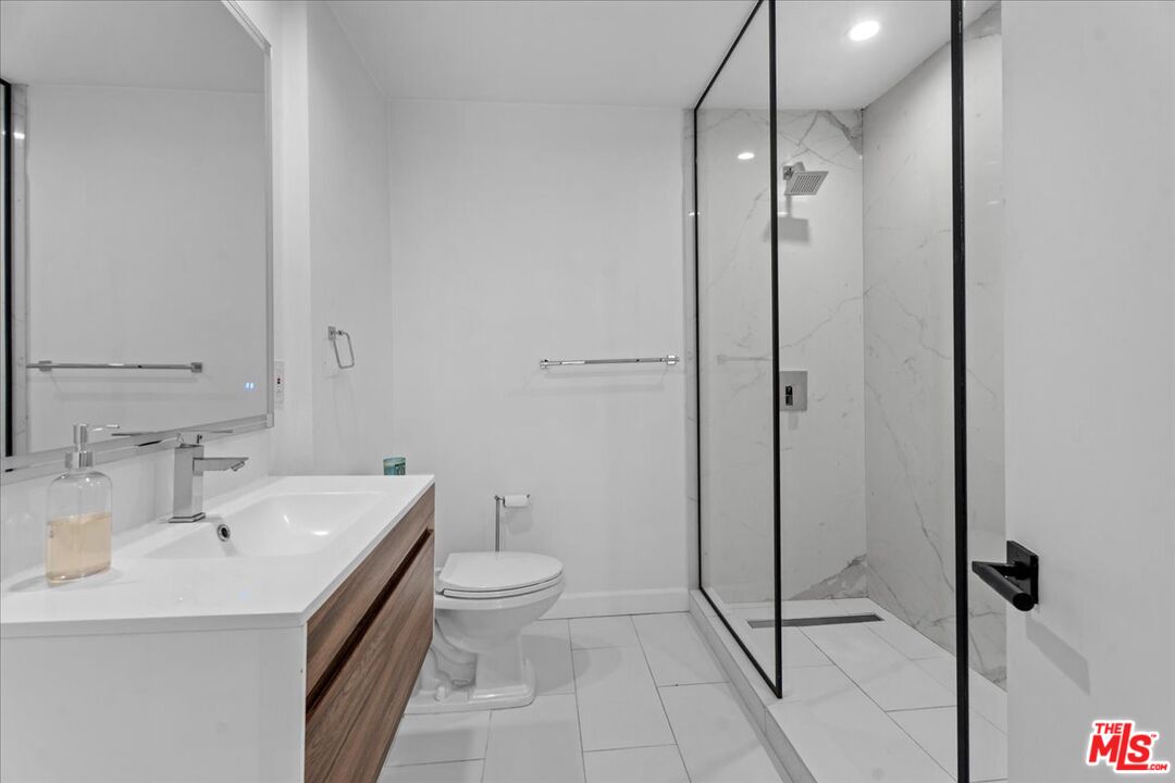 459 North Kings Road Los Angeles, CA 90048 - Photo 12 of 23