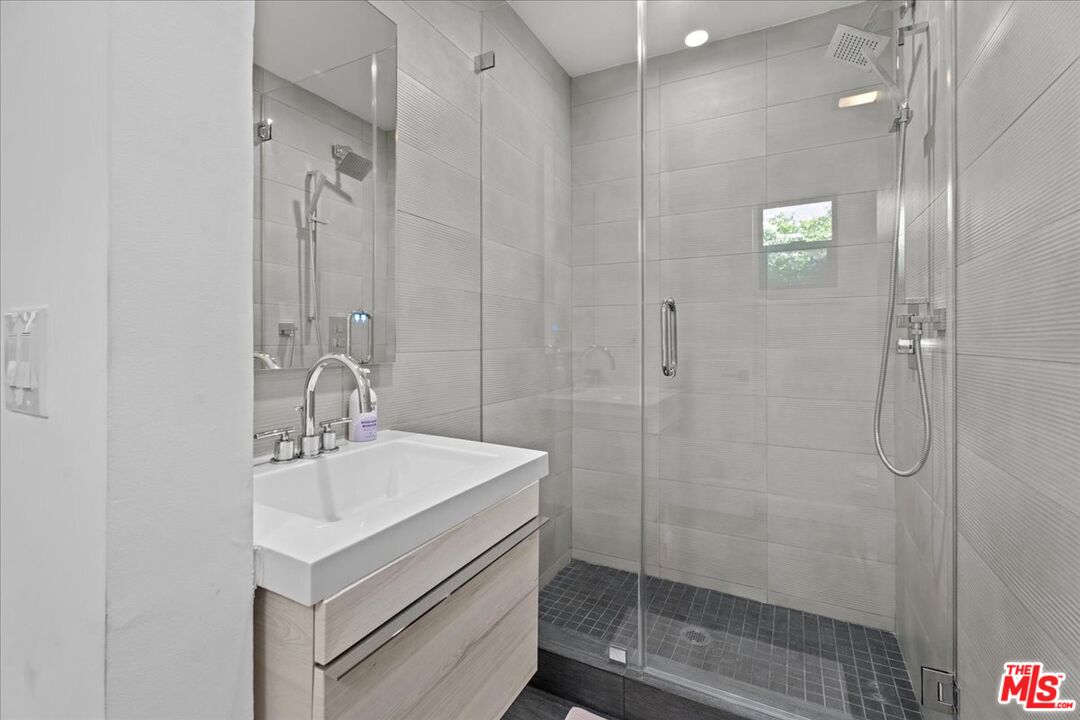 459 North Kings Road Los Angeles, CA 90048 - Photo 14 of 23