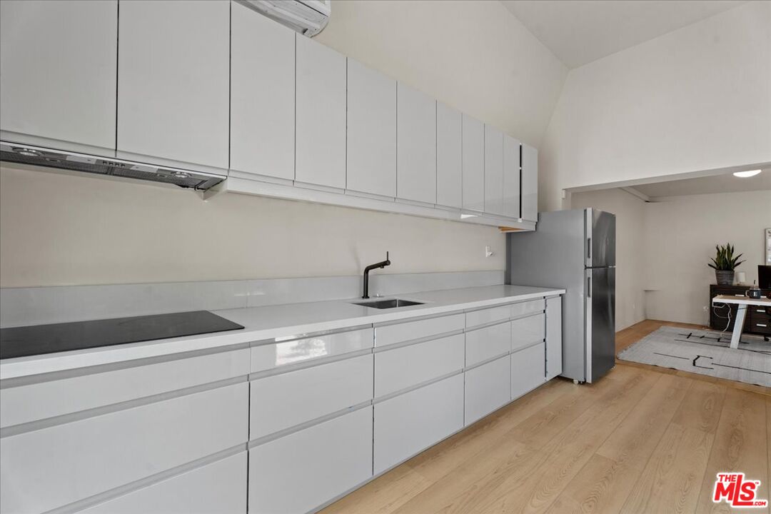 459 North Kings Road Los Angeles, CA 90048 - Photo 20 of 23