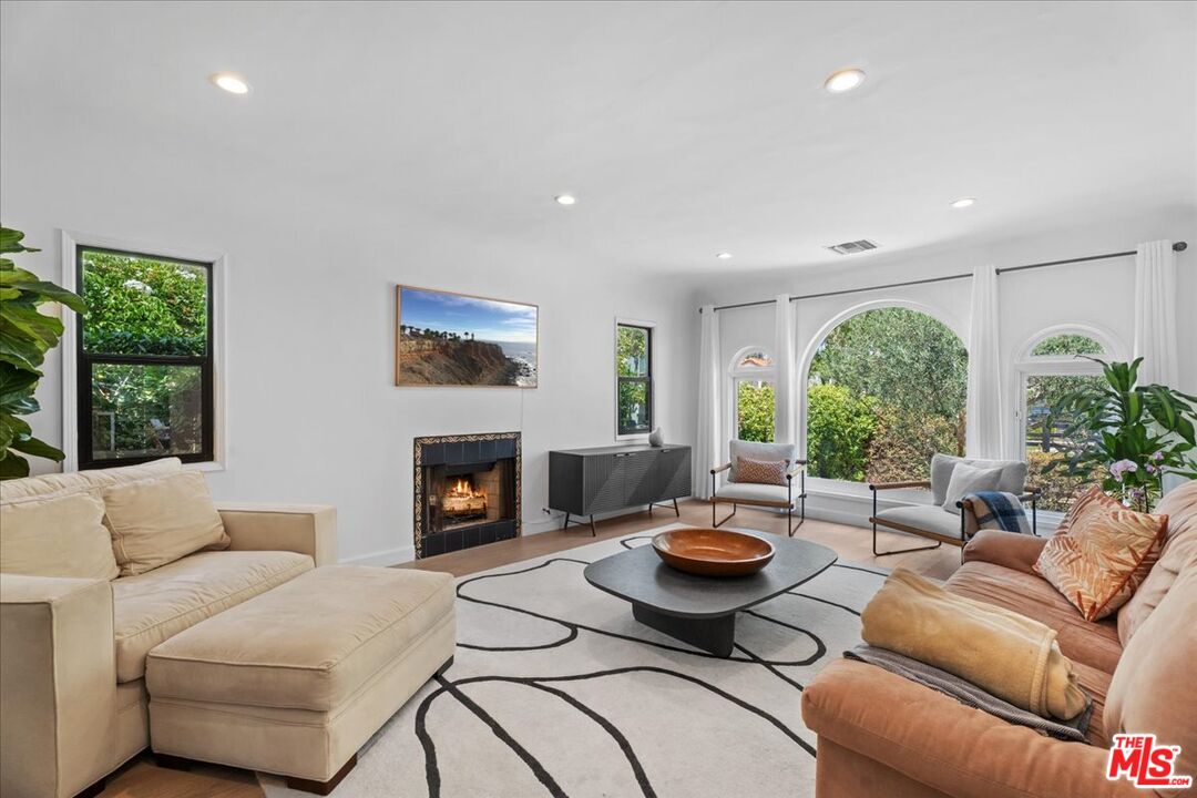 459 North Kings Road Los Angeles, CA 90048 - Photo 3 of 23