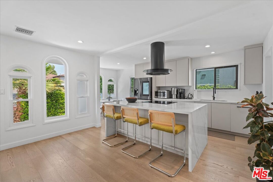 459 North Kings Road Los Angeles, CA 90048 - Photo 5 of 23