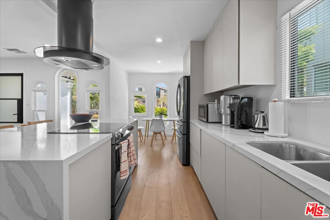459 North Kings Road Los Angeles, CA 90048 - Photo 6 of 23