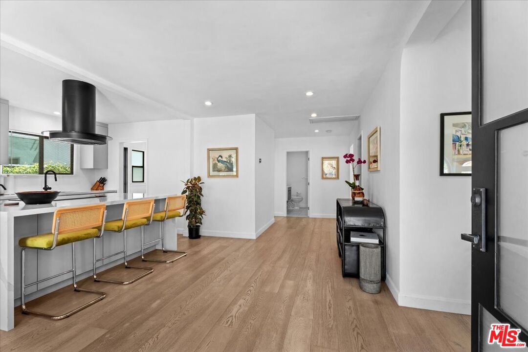 459 North Kings Road Los Angeles, CA 90048 - Photo 8 of 23