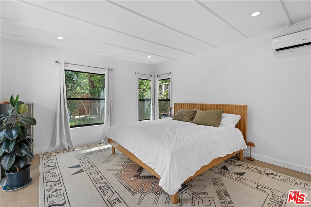 459 North Kings Road Los Angeles, CA 90048 - Photo 9 of 23