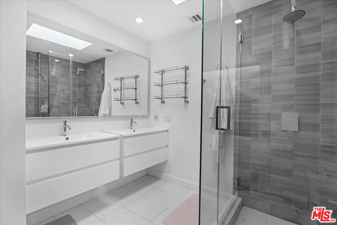 459 North Kings Road Los Angeles, CA 90048 - Photo 10 of 23