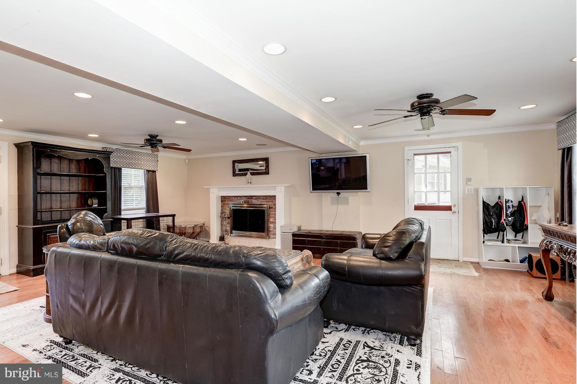 12330 Old Canal Road Potomac, MD 20854 - Photo 3 of 23 Family Room