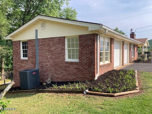 821 Commanche Drive Newport, TN 37821 - Photo 2 of 39 IMG_3705