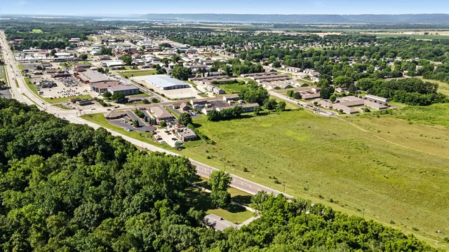 $645,900 | 809 Holmen Drive North, Holmen, WI 54636