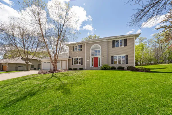 $489,900 | 1424 Fairway Drive, Faribault, MN 55021