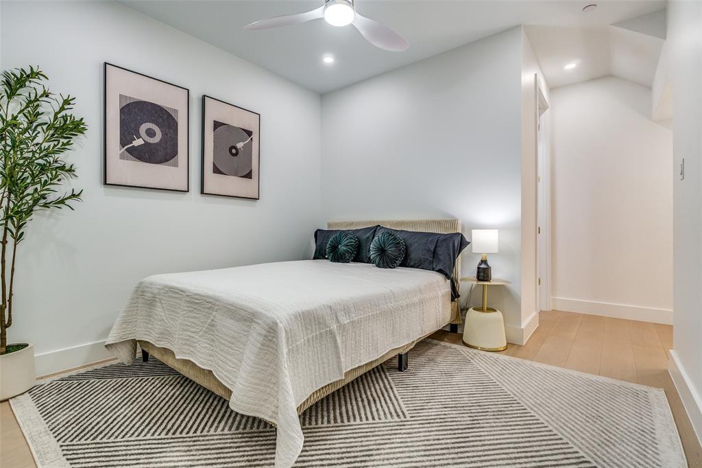 708 West 10th Street, Unit 101 Dallas, TX 75208 - Photo 15 of 31 Furnished Model Home_#102