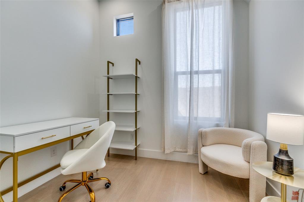 708 West 10th Street, Unit 101 Dallas, TX 75208 - Photo 17 of 31 Furnished Model Home_#102