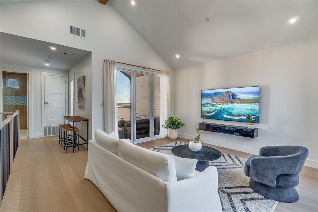 708 West 10th Street, Unit 101 Dallas, TX 75208 - Photo 21 of 31 Furnished Model Home_#102