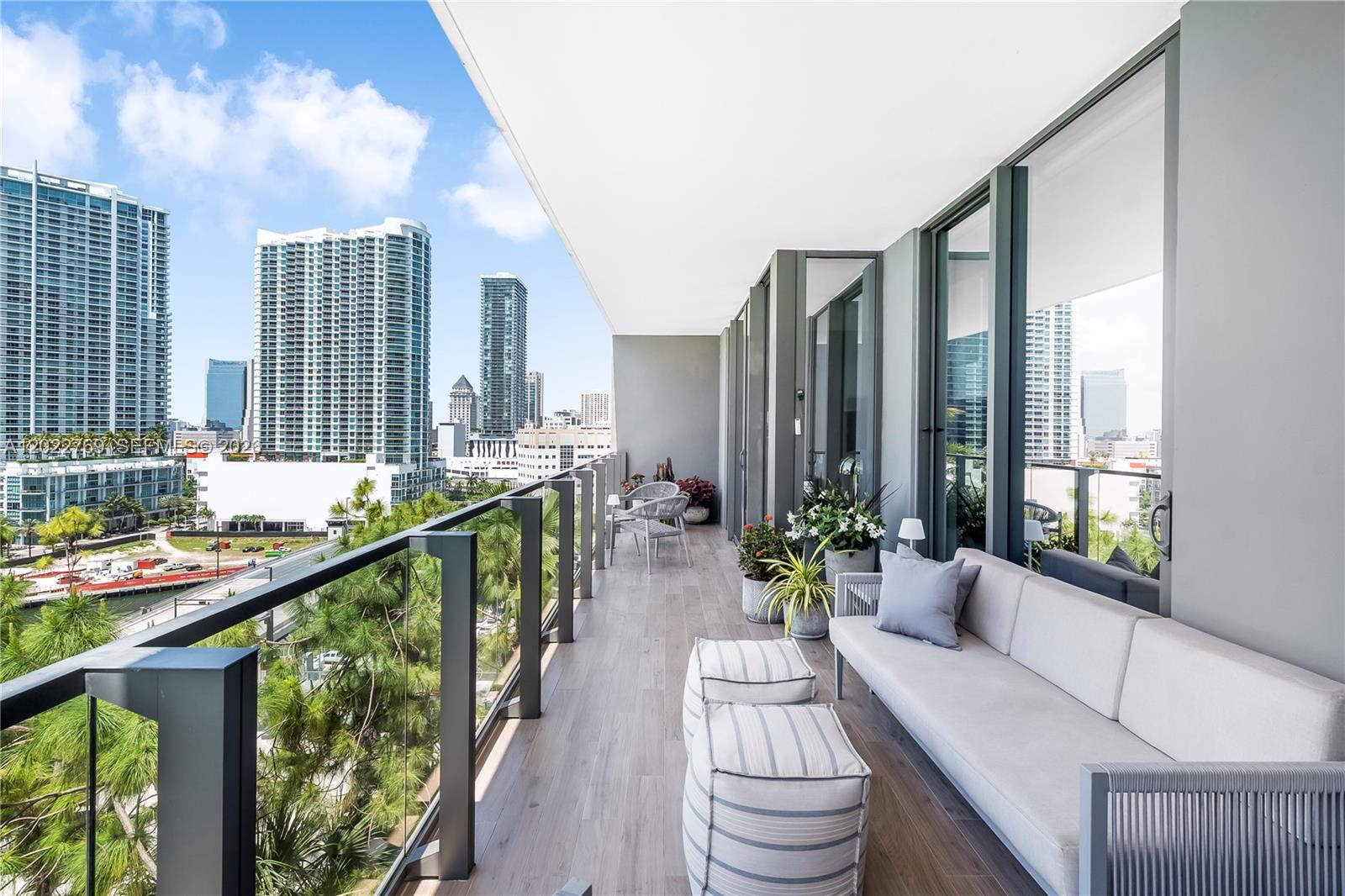 68 Southeast 6th Street, Unit 810 Miami, FL 33131 - Photo 11 of 33