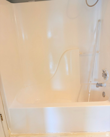 8116 North Ridge Loop West, Unit 8 Eagle Mountain, UT 84005 - Photo 13 of 23 Full bath with bathing tub / shower combination