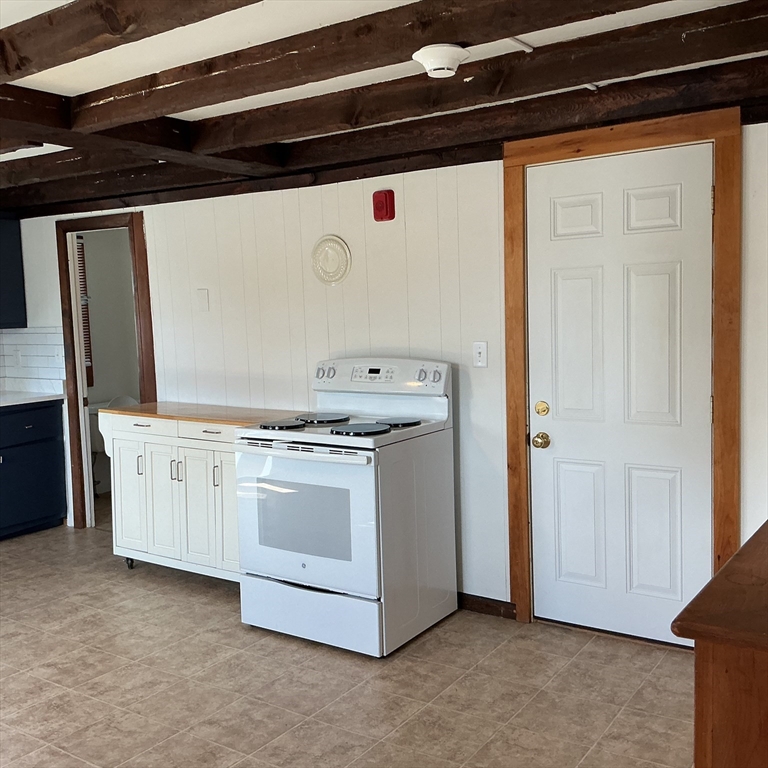 41 High Street, Unit 6 Amesbury, MA 01913 - Photo 4 of 16 a utility room with dryer and washer
