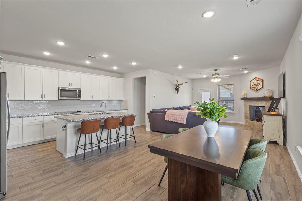 551 Ruthye Lane Pilot Point, TX 76258 - Photo 10 of 40 a kitchen with a table and chairs in it