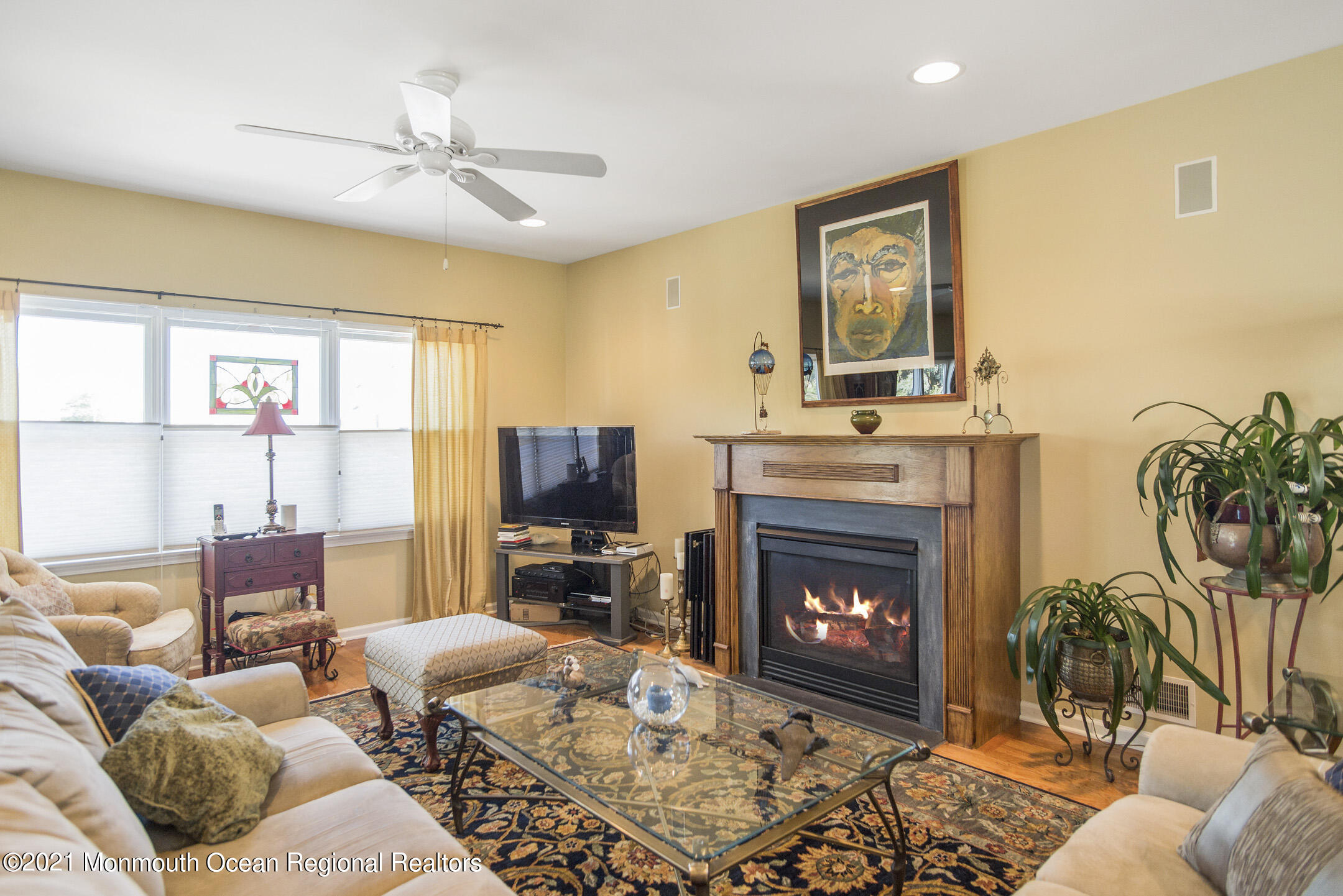 20 Queen Ann Road Brick, NJ 08723 - Photo 7 of 38 _RMJ1368 family room